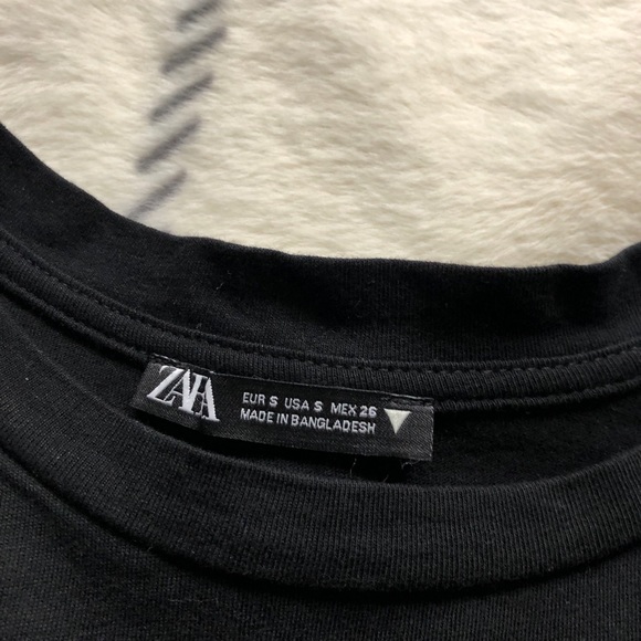 Black ruffled tank top - Picture 2 of 3